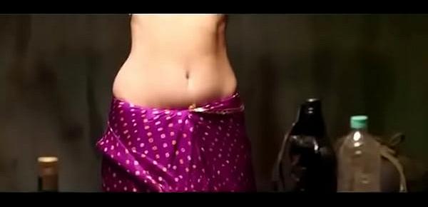  Sonalee Kulkarni hot and sexy navel from movie shutter.